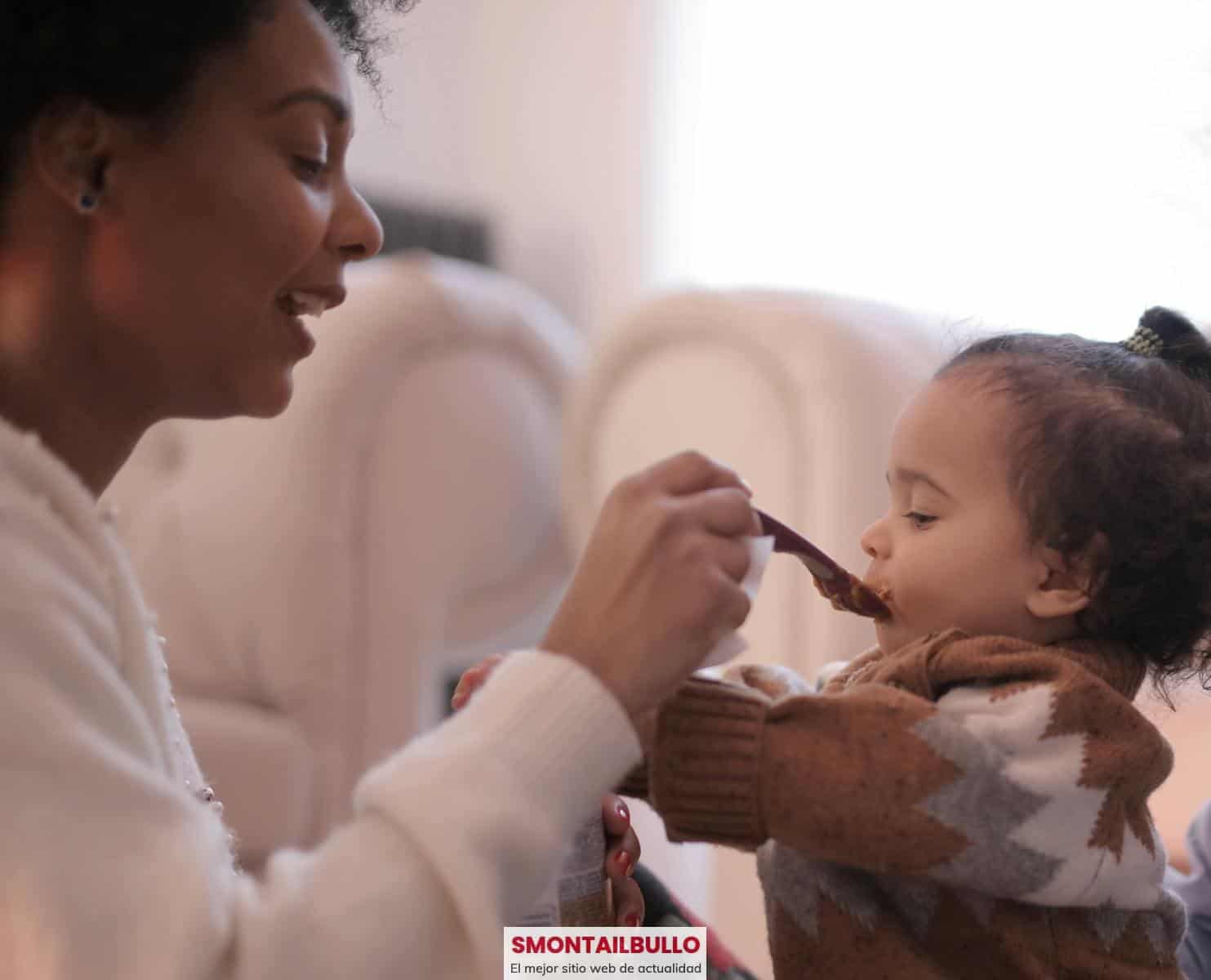 bebe comiendo