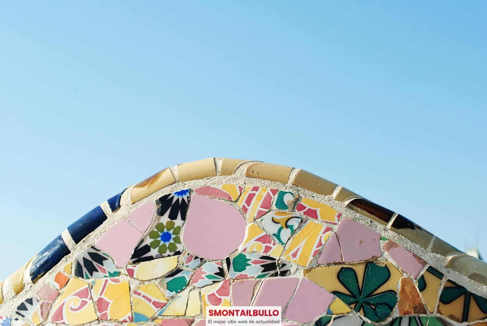 Vibrant mosaic close-up in Park Güell, Barcelona, showcasing Gaudí's iconic design style.